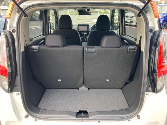 トランクもこの広さ　色々なお荷物を車載する事が出来ます！