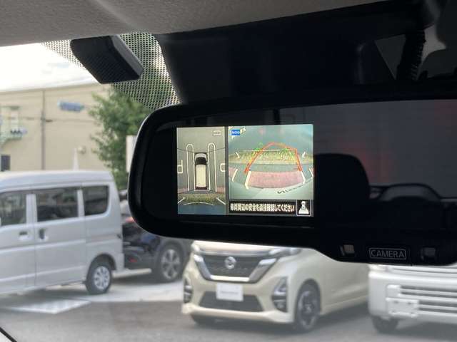 バックミラーにもアラウンドビューモニターの映像が映せます