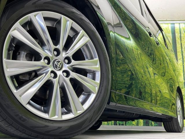 【純正18インチアルミホイール】外観にマッチした純正アルミホイールを装着しております。各種社外アルミホイールや、スタッドレスタイヤも取扱いしております。是非ご相談ください♪