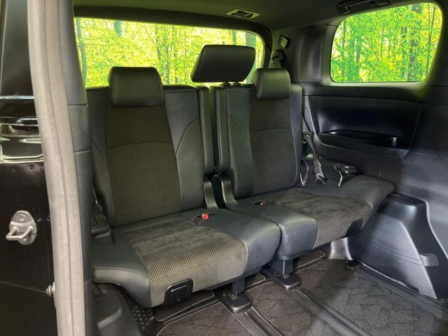 3列目シートはもちろん状態良好☆大人でもゆったりと座って頂けますので、大人数でのお出かけもラクラクです♪ご家族で、気の知れた仲間で、ドライブに行くのが楽しみですね♪
