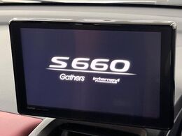 【純正ナビ】人気の純正ナビを装備しております。ナビの使いやすさはもちろん、オーディオ機能も充実！キャンプや旅行はもちろん、通勤や買い物など普段のドライブも楽しくなるはず♪