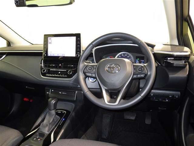 運転の際、常に目にする部分だけにシックで飽きのこないデザインが良いですね。