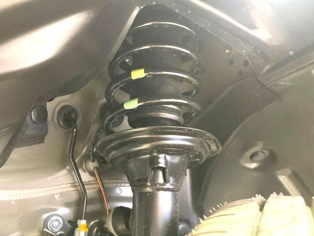 お車を安心してお乗りいただく為には、足回りの定期点検が欠かせません。サービスサポート（有償保証）では無料点検もご提供しており、安心のカーライフをお過ごしいただけるサポート体制が整っています。