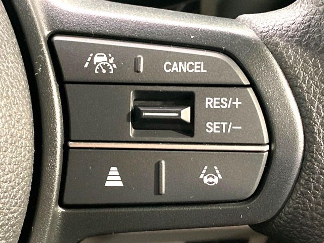 【アダプティブクルーズコントロール】高速道路での長距離走行が楽に！！自動で速度を保つクルーズコントロールが、衝突軽減システムと連携し、前方の車両を感知して車間を保つように速度調節してくれます！！