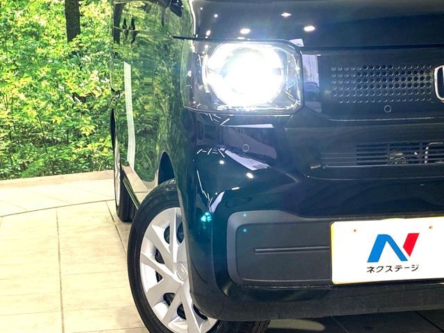 【LEDヘッドライト】悪天候や夜間走行時も良好な視界を確保し安心して運転できる高輝度LEDヘッドライトを装備！点灯速度が早く、消費電力も抑えられています。