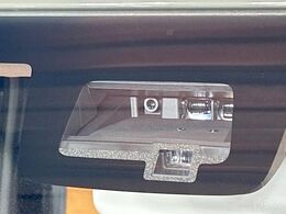 【スズキ　セーフティサポート】走行中に前方の車両等を認識し、衝突しそうな時は警報とブレーキで衝突回避と被害軽減をアシスト。より安全にドライブをお楽しみいただけます。