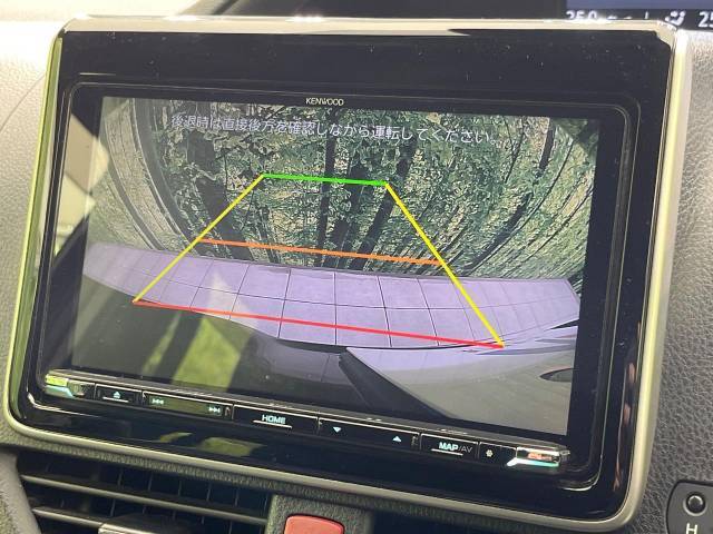 【バックカメラ】駐車時に後方がリアルタイム映像で確認できます。大型商業施設や立体駐車場での駐車時や、夜間のバック時に大活躍！運転スキルに関わらず、今や必須となった装備のひとつです！