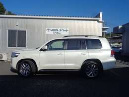 ロングラン保証1年付きです。保証距離は走行距離無制限となっております（プラスでの延長保証もございますがその場合は有料となっております。詳しくはスタッフまでお尋ねください。）