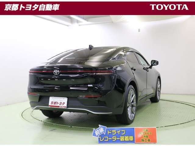 RCTA（バックで出庫する際の左右確認）、RCD（自車後方の状況をカメラで検知）で安全確認を。クリアランスソナー（自車前後の障害物や歩行者等を検知・警告）がトラブルを未然に防ぐサポートをしてくれます。