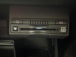 【ETC】有料道路を利用する際に料金所で停止することなく通過できる、ETC車載器（ノンストップ自動料金収受システム機器）が装備されています。セットアップを行うことで利用可能になります。