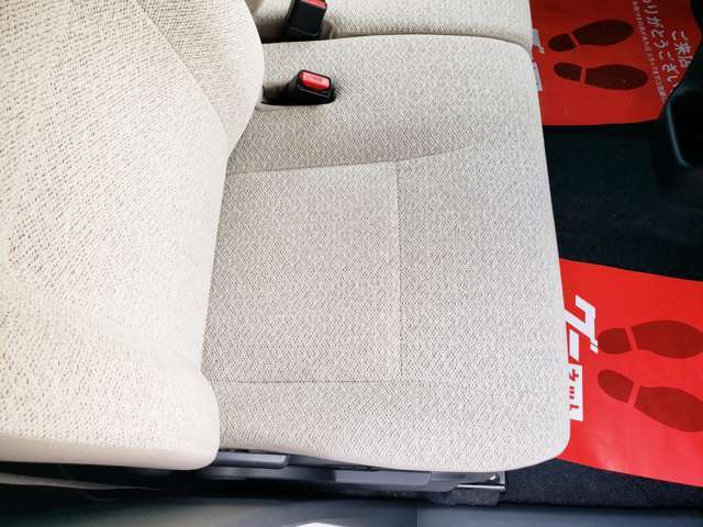 全車専門スタッフによる内装クリーニング、外装磨きを実施しており、見えない細かい部分まで気を使っております。是非、一度お客様自身の目で確かめて頂けたらと思います。