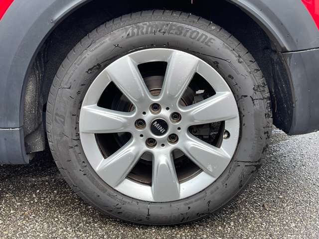 純正アルミ履いてます！重量や質感、精度等はメーカー指定のホイールだけあります！