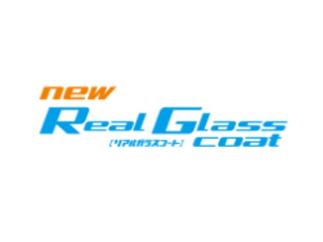 最大の特長は、ガラス系被膜コーティングでありながら強力な撥水性能を併せ持つ点。基本的には親水性であるガラス系被膜に高レベルの撥水性を持ち、クルマを長持ちさせることができるコーティングです。