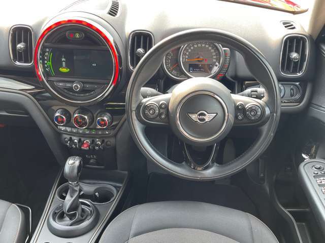 内装もご覧のとおり！操作性の良い配置でオススメ車輌の一台です！もちろん質感も良好です！