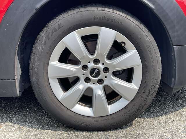 純正アルミ履いてます！重量や質感、精度等はメーカー指定のホイールだけあります！