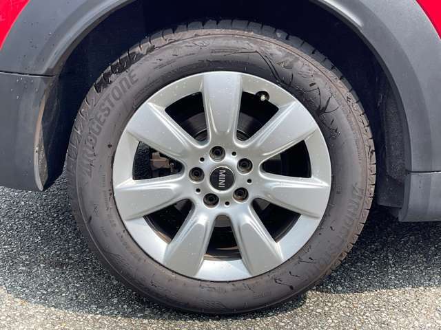 純正アルミ履いてます！重量や質感、精度等はメーカー指定のホイールだけあります！