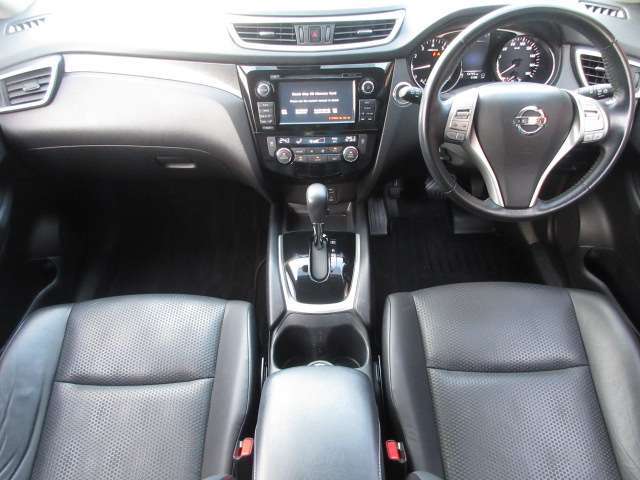 ご納車後も安心なプレミアム保証をご提案いたします。ナビや電装品、エアコンなども含めた600項目の充実した保証内容と安心のロードサービス付帯でサポートいたします。詳細はお尋ねください。