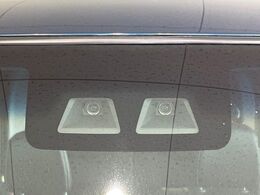 【スマートアシスト】走行中に前方の車両等を認識し、衝突しそうな時は警報とブレーキで衝突回避と被害軽減をアシスト。より安全にドライブをお楽しみいただけます。