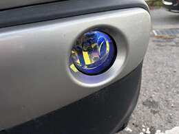 フォグランプ装備車になりますので雨の日や霧の深い日でも周りを明るく照らしてくれる便利な装備です♪安全性が段違いですのでうれしい装備ですね♪