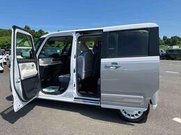 お支払い総額は、千葉県内でのお乗り出し価格になります（車庫証明取得費用・希望ナンバー・オプション費用は含まれておりません）。千葉県外のお客様には＋11，000円別途