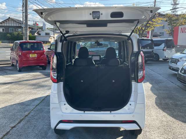 軽自動車ながら広いスペースが確保され様々な荷物を積む事ができます