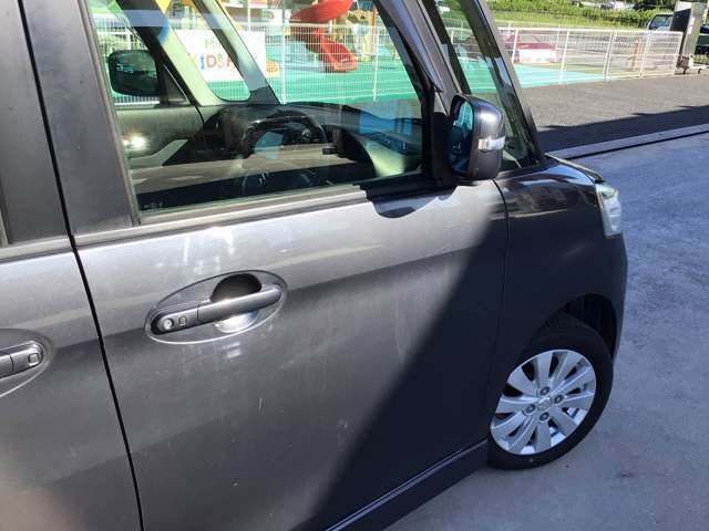 グリップ式なので女性の方でも爪を気にすることなく車にお乗り頂けます。