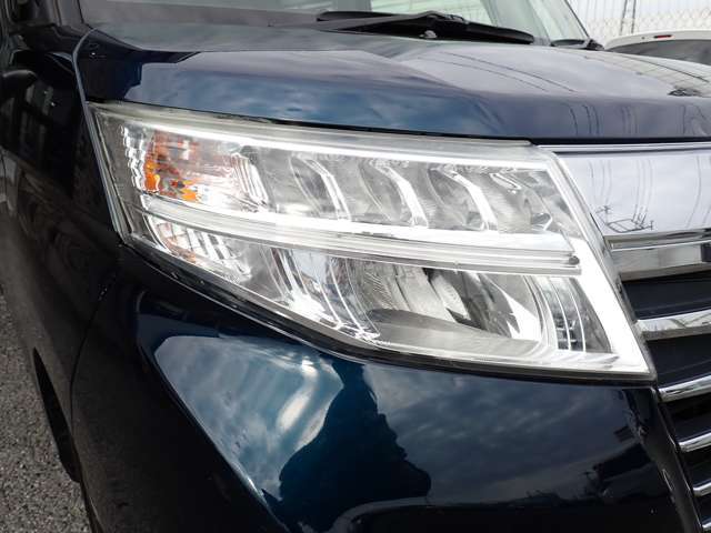 LEDライトで夜間・雨天の運転も安心・安全♪