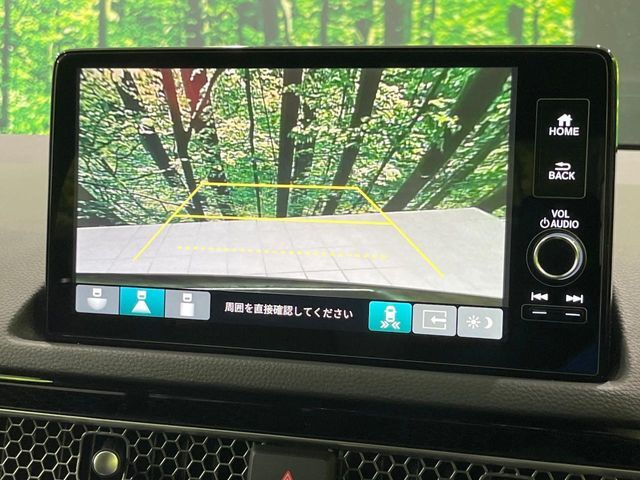 【バックカメラ】駐車時に後方がリアルタイム映像で確認できます。大型商業施設や立体駐車場での駐車時や、夜間のバック時に大活躍！運転スキルに関わらず、今や必須となった装備のひとつです！