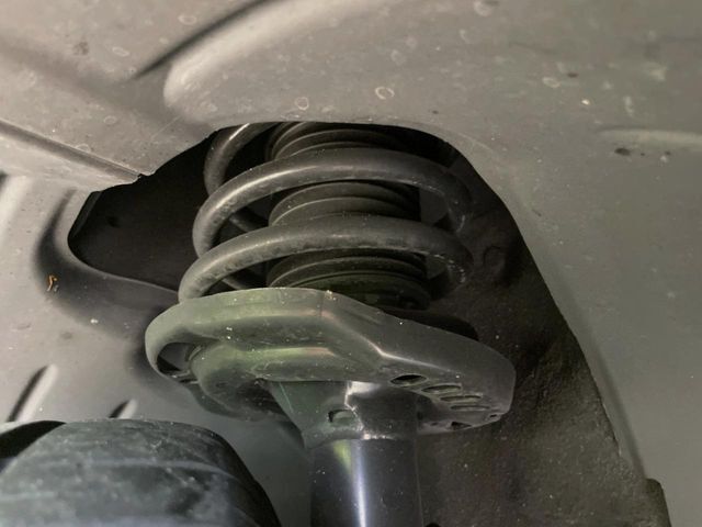 お車を安心してお乗りいただく為には、足回りの定期点検が欠かせません。サービスサポート（有償保証）では無料点検もご提供しており、安心のカーライフをお過ごしいただけるサポート体制が整っています。