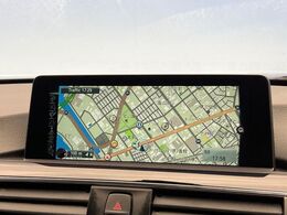 ●純正ナビ:一体感のあるナビは、高級感ある車内を演出してくれます。オーディオ機能も充実しておりますので、運転もより楽しめます♪