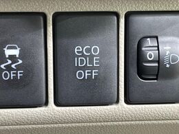 【アイドリングストップ】赤信号や渋滞で停車した際にエンジンを停止し、無駄な燃料の消費を抑えます。燃費向上や環境保護につなげる機能♪エンジンはブレーキを離せば再始動します。