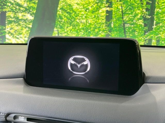 【マツダコネクトナビ】車内の雰囲気にマッチした一体型タイプのナビ。各種車輌設定やBluetooth再生等、様々な機能が楽しめます。直感的なダイヤル操作が可能で、使い勝手も良好です。