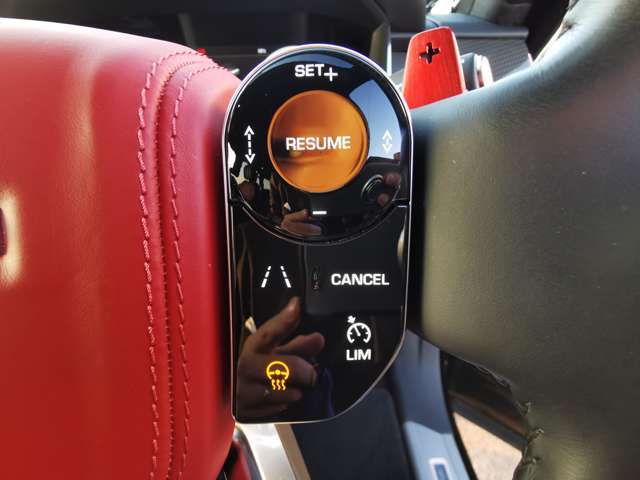 【アダプティブクルーズコントロール】全車速対応のACCやブラインドスポット、レーンキープアシスト機能などを搭載します。リミッターも搭載されているタイプになります。