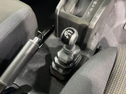 4WDのお車ですので、雪道でも安心です♪降雪地地域にお住まいの方以外にも、ウィンタースポーツが趣味の方や降雪地域へ帰省される機会がある方にもおすすめ！