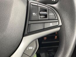 【アダプティブクルーズコントロール】高速道路での長距離走行が楽に！！自動で速度を保つクルーズコントロールが、衝突軽減システムと連携し、前方の車両を感知して車間を保つように速度調節してくれます！！