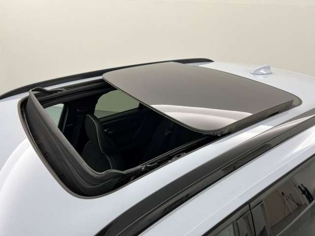 全て開けばオープンカーのような気分。キャンプやレジャーでも大活躍です。