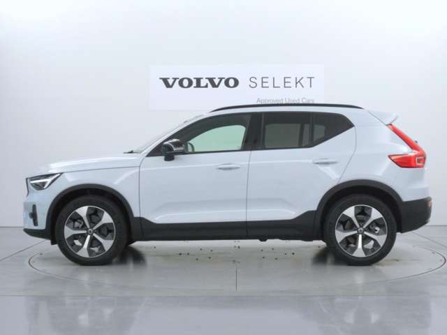 都市を駆け巡る本物のSUVとして、XC40は開発されました。スカンジナビアデザインの独創性と都会的な雰囲気を身にまとった、都市で生活するあなたのために作られた1台です。