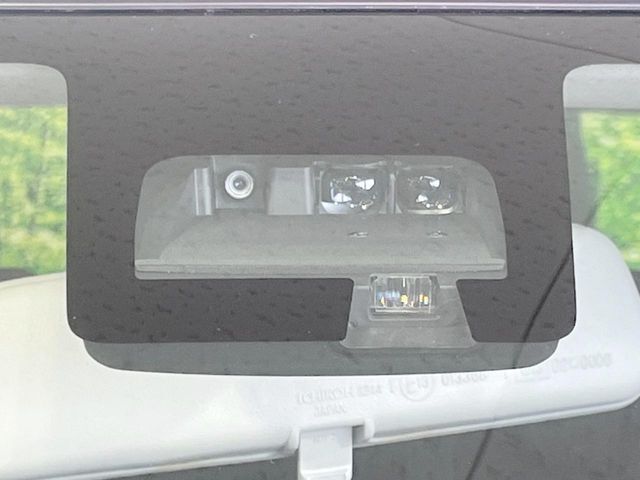 【スズキ　デュアルセンサーブレーキサポート】走行中に前方の車両等を認識し、衝突しそうな時は警報とブレーキで衝突回避と被害軽減をアシスト。より安全にドライブをお楽しみいただけます。