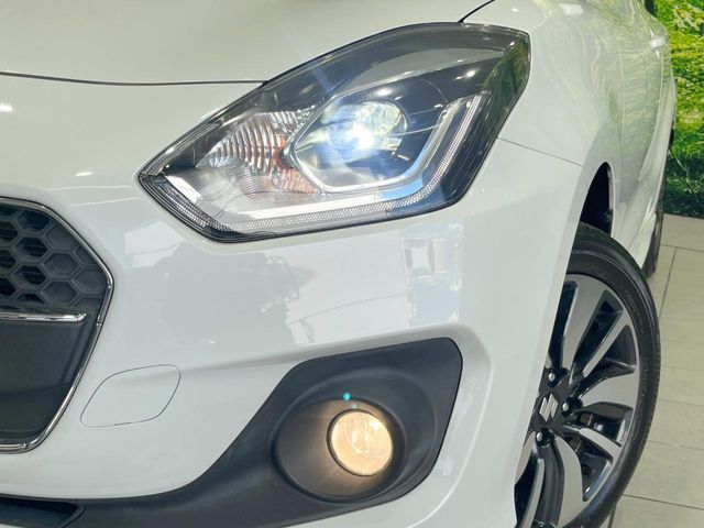 【LEDヘッドライト】悪天候や夜間走行時も良好な視界を確保し安心して運転できる高輝度LEDヘッドライトを装備！点灯速度が早く、消費電力も抑えられています。