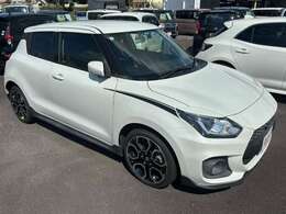 もし展示場にお探しの車が無くても安心ください。全国から、お客様の気持ちになってご希望のお車をお探しします。