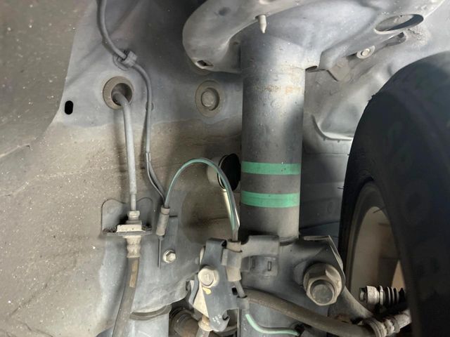 お車を安心してお乗りいただく為には、足回りの定期点検が欠かせません。サービスサポート（有償保証）では無料点検もご提供しており、安心のカーライフをお過ごしいただけるサポート体制が整っています。