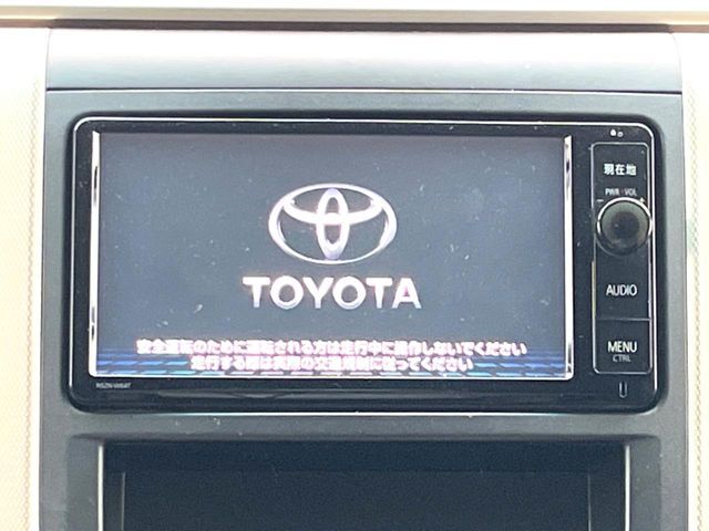 【純正ナビ】人気の純正ナビを装備しております。ナビの使いやすさはもちろん、オーディオ機能も充実！キャンプや旅行はもちろん、通勤や買い物など普段のドライブも楽しくなるはず♪