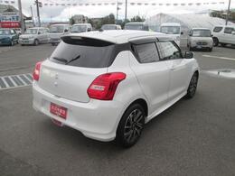 リヤルーフスポイラー付きで外装もスタイリッシュに！