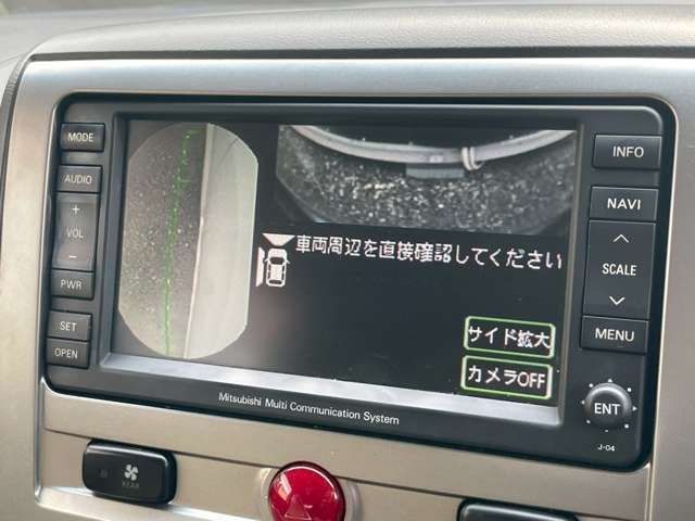 【カラーサイドモニター】を装備しております。リアやサイドの映像がカラーで映し出されますので日々の駐車や幅寄せなどで安心安全です。