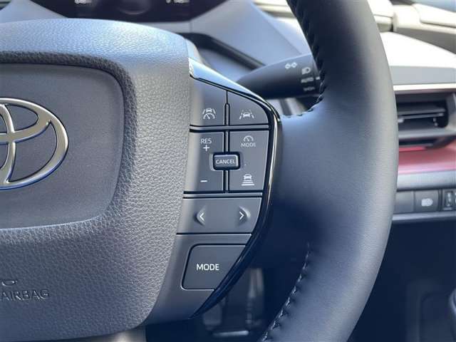 アダプティブクルーズコントロール機能付きです。走行中に先行車の様子を検知しながら、設定した車速の範囲内で先行車との距離のキープを支援します。