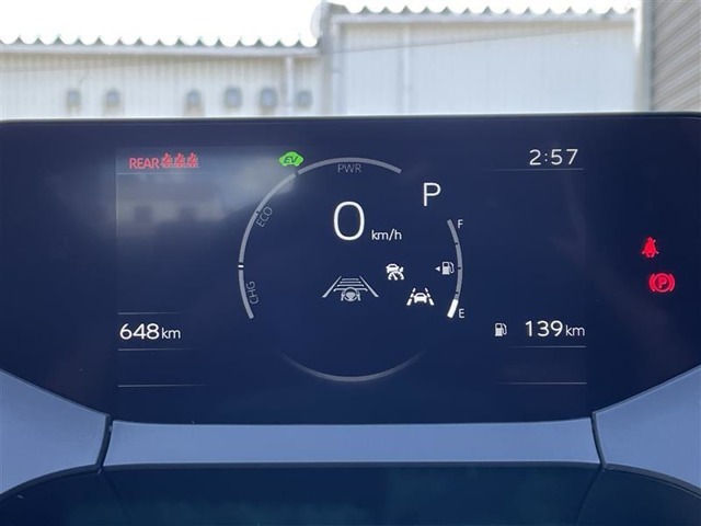 とっても見やすいメーターです。夜間時はラグジュアリーな気分にさせてくれる照明が魅力ですので、夜のドライブも楽しみになりますよ♪