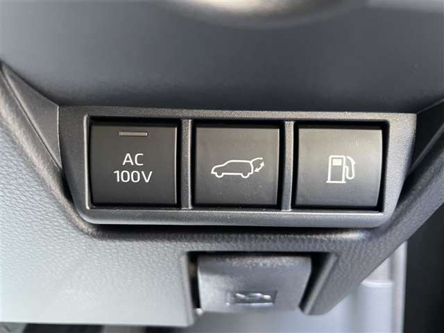 非常時やキャンプなどに役立つAC100Vコンセント付きです。また、とっても便利なパワーバックドア付きになります。