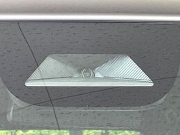 【ホンダセンシング】走行中に前方の車両等を認識し、衝突しそうな時は警報とブレーキで衝突回避と被害軽減をアシスト。より安全にドライブをお楽しみいただけます。