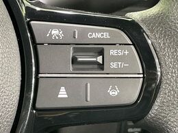 【アダプティブクルーズコントロール】高速道路での長距離走行が楽に！！自動で速度を保つクルーズコントロールが、衝突軽減システムと連携し、前方の車両を感知して車間を保つように速度調節してくれます！！