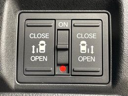 【両側パワースライドドア】スマートキーや運転席のスイッチで後席両側スライドドアの開閉が可能♪電動だから力を入れてドアを開ける必要が無く、小さなお子様でも簡単に開け閉めでき快適です♪